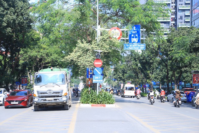 Hà Nội chi hơn 8,5 tỉ sơn kẻ vạch, tổ chức giao thông tuyến buýt nhanh BRT- Ảnh 4.