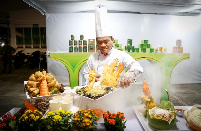 Nghệ thuật chế biến món ăn chay độc đáo của tỉnh Tây Ninh. Ảnh: Phan Dương
