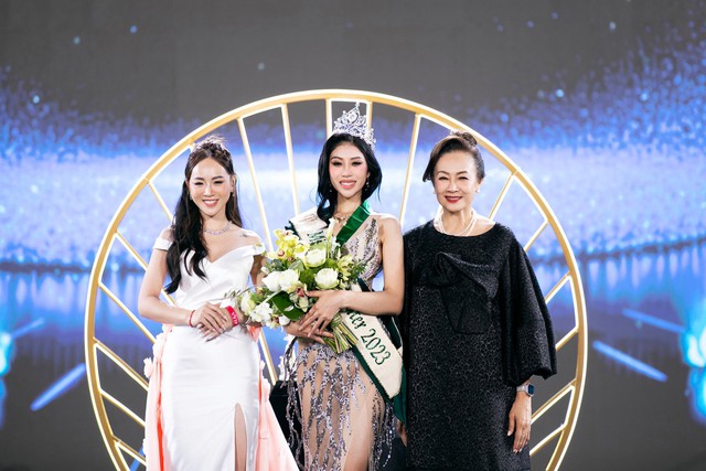 Lan Anh giành ngôi á hậu tại chung kết Miss Earth 2023- Ảnh 1.