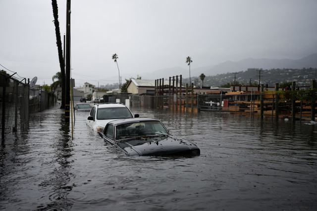 Mưa lớn gây ngập nặng tại nhiều thành phố ở Mỹ- Ảnh 1.