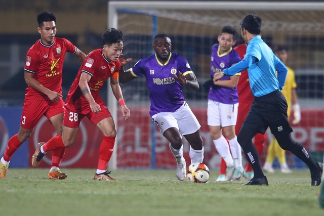 CLB Hà Nội bị cắt đứt chuỗi thắng, chưa thể lọt vào nhóm đầu V-League - Ảnh 3.