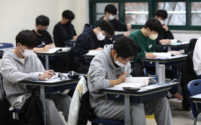 Học sinh Hàn Quốc đòi chính phủ trả hàng tỉ đồng vì thu bài sớm 90 giây- Ảnh 1.