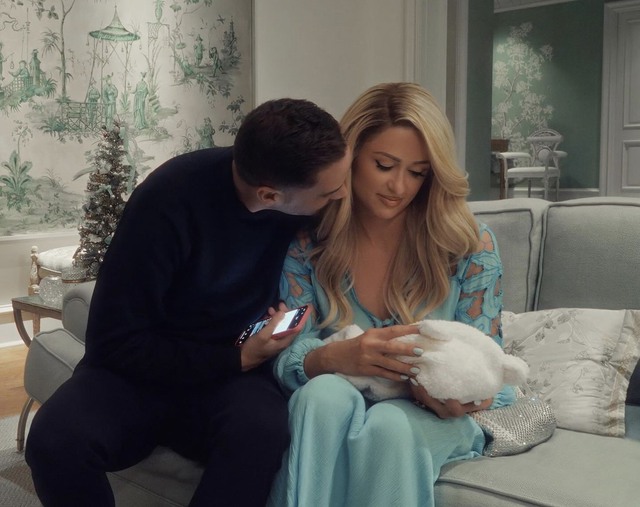Paris Hilton lần đầu tiết lộ hình ảnh con gái mới sinh- Ảnh 3.