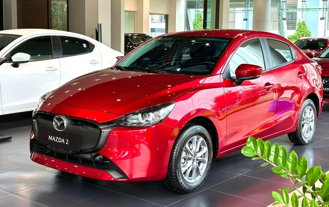 Mazda2 tại Việt Nam giảm giá bản Sedan, biến thể hatchback tăng 33 triệu đồng- Ảnh 1.
