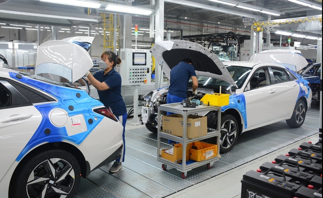 Vì sao thân vỏ ô tô mới dễ bị móp méo, biến dạng khi va chạm? - Ảnh 3.