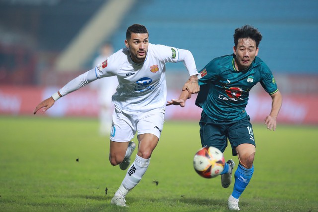 Cuộc đua giành suất trụ hạng V-League sớm được khoanh vùng, có tên HAGL?- Ảnh 2.