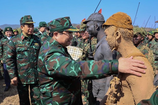 Thủ tướng Phạm Minh Chính dự diễn tập bắn đạn thật của Quân đoàn 12- Ảnh 7.
