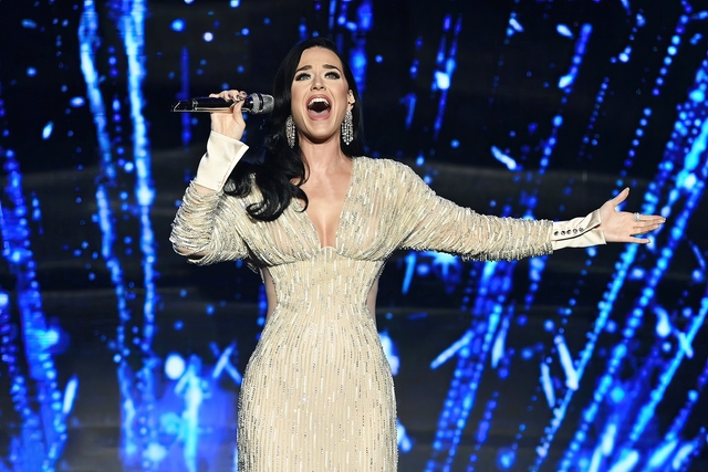 Ngôi sao Katy Perry diện 2 bộ trang phục Công Trí trong lần đầu diễn tại Việt Nam- Ảnh 7.