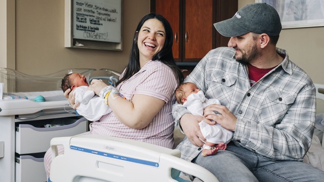 Người phụ nữ mang thai ở 2 tử cung đã sinh 2 bé gái khác ngày- Ảnh 1.