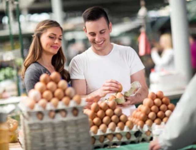 Trứng gà ta và trứng gà công nghiệp: Loại nào tốt nhất cho sức khỏe của bạn?- Ảnh 1.
