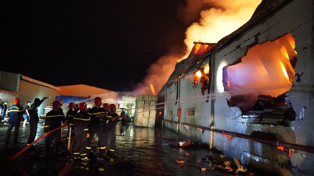 Vụ cháy tại Công ty Mei Sheng Textiles Việt Nam gây thiệt hại hơn 30 tỉ đồng- Ảnh 1.