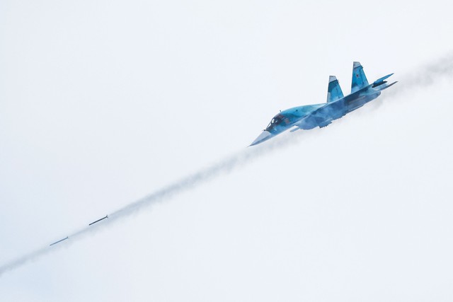 Nga, Ukraine tuyên bố bắn rơi máy bay của nhau- Ảnh 1.