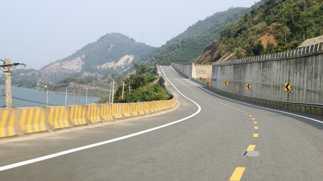 Đề xuất mở rộng cao tốc La Sơn - Hòa Liên lên 4 làn xe- Ảnh 1.