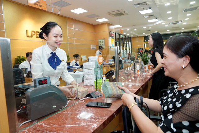 HoREA kiến nghị ngân hàng làm việc 2 ngày cuối năm- Ảnh 1. HoREA kiến nghị ngân hàng làm việc 2 ngày cuối năm- Ảnh 1.