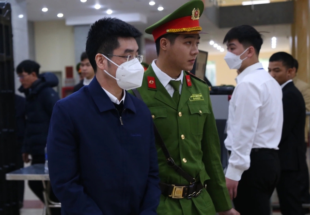Cựu điều tra viên Hoàng Văn Hưng nhận tội trước tòa, xin nhận mọi phán quyết- Ảnh 1.