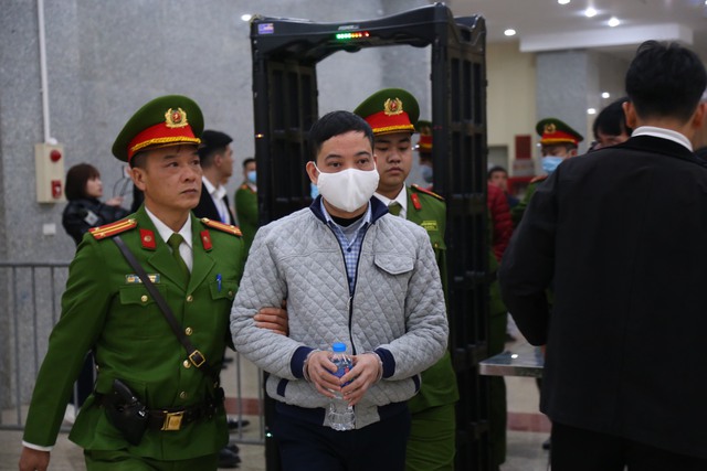 Cựu điều tra viên Hoàng Văn Hưng nhận tội trước tòa, xin nhận mọi phán quyết- Ảnh 2.
