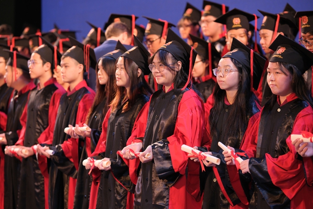170 học sinh Việt Úc đạt điểm tuyệt đối trong các kỳ thi Cambridge 2023- Ảnh 1.