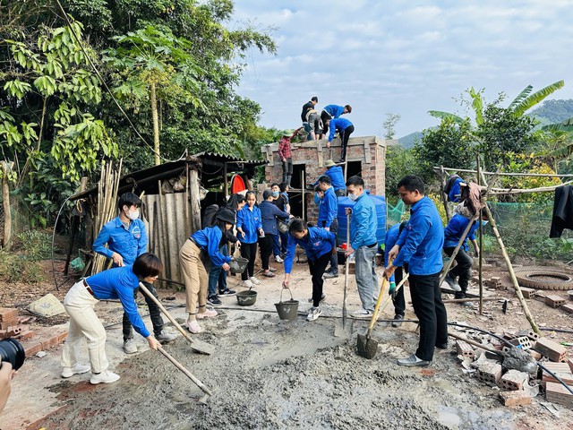 350 ngày công tình nguyện để xóa nhà tạm- Ảnh 1.