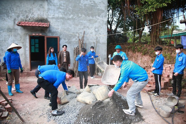 Huy động hàng tỉ đồng cho phong trào Thanh niên tình nguyện- Ảnh 2.