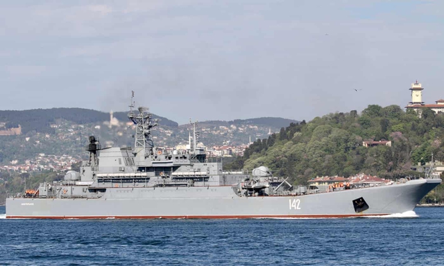 Nga xác nhận tàu chiến ở Crimea bị hư hại trong vụ tấn công của Ukraine- Ảnh 1. Nga xác nhận tàu chiến ở Crimea bị hư hại trong vụ tấn công của Ukraine- Ảnh 1.