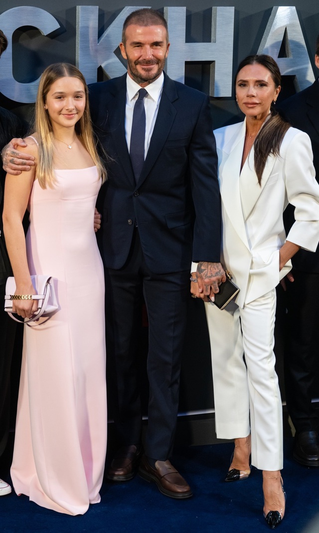 Con gái út nhà Beckham ngày càng xinh đẹp, lấn át chị dâu nổi tiếng- Ảnh 2.