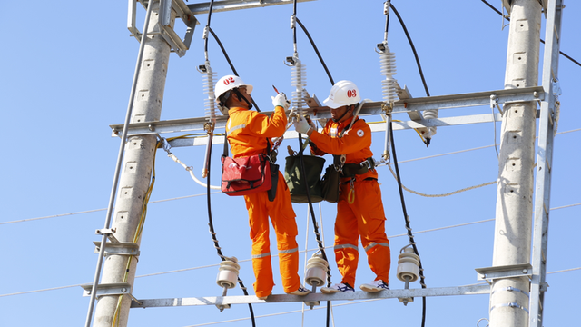Thủ tướng yêu cầu trình cơ chế mua bán điện trực tiếp với điện tái tạo- Ảnh 1.
