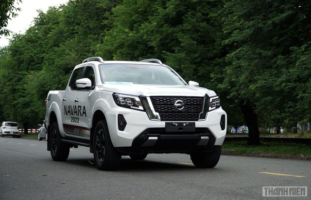 Nissan Navara giảm giá gần 200 triệu đồng, 'đấu' Ford Ranger- Ảnh 1.