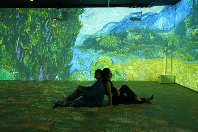 Triển lãm nghệ thuật tương tác đa giác quan Van Gogh được đón nhận nhiệt tình- Ảnh 1. Triển lãm nghệ thuật tương tác đa giác quan Van Gogh được đón nhận nhiệt tình- Ảnh 1.