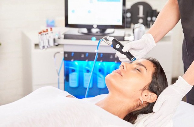 Cuối năm, dập dìu đi làm đẹp an toàn đón Tết- Ảnh 6. Cuối năm, dập dìu đi làm đẹp an toàn đón Tết- Ảnh 6.
