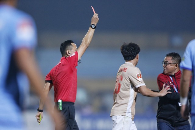Ông Trần Tiến Đại bị đình chỉ 5 trận, cầu thủ Nguyễn Thanh Thảo bị treo giò 3 trận- Ảnh 1.
