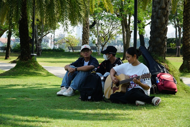 Những công viên dọc bờ sông ở TP.HCM 'hút hồn' rất nhiều người - Ảnh 4.