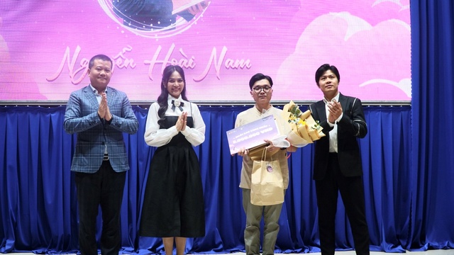 Talkshow và gala trao giải cuộc thi viết 'Gửi một vì sao': điều chưa kịp nói…- Ảnh 2. Talkshow và gala trao giải cuộc thi viết 'Gửi một vì sao': điều chưa kịp nói…- Ảnh 2.
