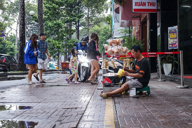 TP.HCM chưa thu phí vỉa hè ngay đầu năm mới- Ảnh 3.