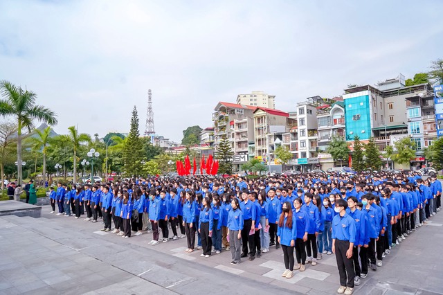 Thành đoàn Hạ Long tổ chức kết nạp tập trung 1.000 thanh niên ưu tú- Ảnh 2.