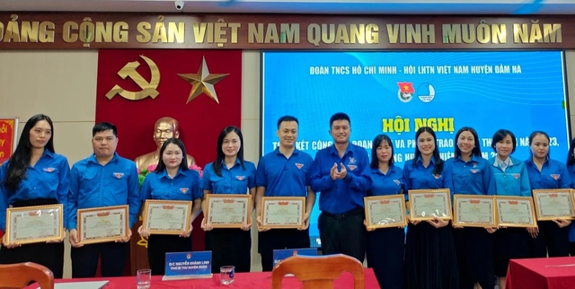 Tư vấn hướng nghiệp cho hơn 1.000 thanh niên- Ảnh 1.