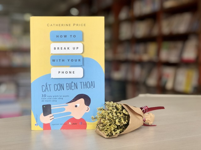Sách Cắt cơn điện thoại do Văn Lang Books phát hành trên toàn quốc. Sách Cắt cơn điện thoại do Văn Lang Books phát hành trên toàn quốc.