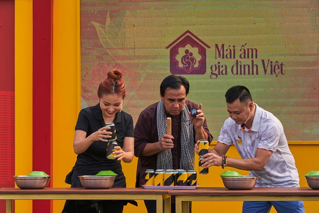 NSND Tự Long kể quá khứ khó khăn, bán kem, làm thợ hồ để kiếm tiền- Ảnh 2. NSND Tự Long kể quá khứ khó khăn, bán kem, làm thợ hồ để kiếm tiền- Ảnh 2.