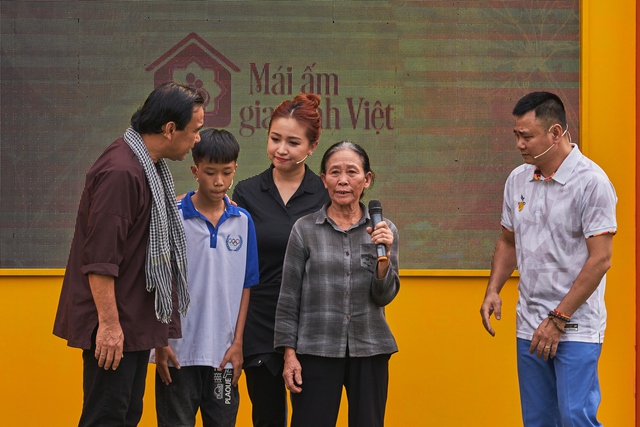 NSND Tự Long kể quá khứ khó khăn, bán kem, làm thợ hồ để kiếm tiền- Ảnh 3. NSND Tự Long kể quá khứ khó khăn, bán kem, làm thợ hồ để kiếm tiền- Ảnh 3.