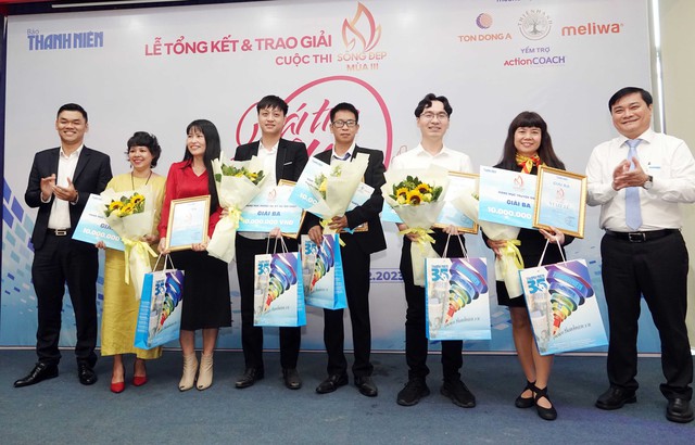 Trao giải cuộc thi 'Sống đẹp' lần 3: Thổi bùng ngọn lửa nghị lực- Ảnh 7. Trao giải cuộc thi 'Sống đẹp' lần 3: Thổi bùng ngọn lửa nghị lực- Ảnh 7.