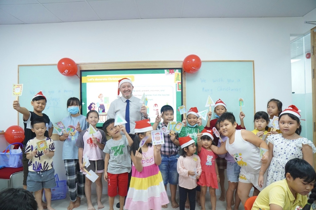 Tưng bừng giáng sinh, VUS đón chào loạt cơ sở mới- Ảnh 5. Tưng bừng giáng sinh, VUS đón chào loạt cơ sở mới- Ảnh 5.