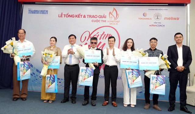 Trao giải cuộc thi 'Sống đẹp' lần 3: Thổi bùng ngọn lửa nghị lực- Ảnh 4. Trao giải cuộc thi 'Sống đẹp' lần 3: Thổi bùng ngọn lửa nghị lực- Ảnh 4.
