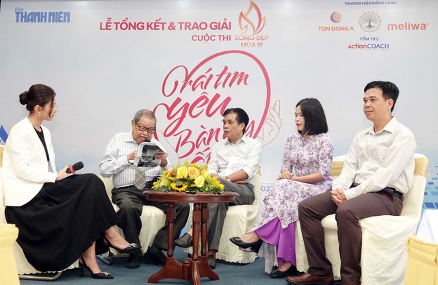 Trao giải cuộc thi 'Sống đẹp' lần 3: Thổi bùng ngọn lửa nghị lực- Ảnh 1. Trao giải cuộc thi 'Sống đẹp' lần 3: Thổi bùng ngọn lửa nghị lực- Ảnh 1.
