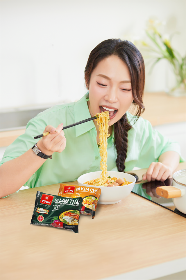 Khánh Vy đồng điệu với cảm hứng làm rạng danh xuất xứ Việt của Mì VIFON chất lượng xuất khẩu Khánh Vy đồng điệu với cảm hứng làm rạng danh xuất xứ Việt của Mì VIFON chất lượng xuất khẩu