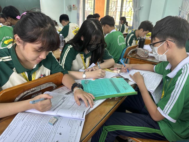 Đề minh họa thi tốt nghiệp THPT năm 2025: Giáo viên nói gì về sự đổi mới?- Ảnh 1. Đề minh họa thi tốt nghiệp THPT năm 2025: Giáo viên nói gì về sự đổi mới?ĐềminhhọathitốtnghiệpTHPTnămGiáoviênnóigìvềsựđổimớ<strong>88vin</strong>- Ảnh 1.