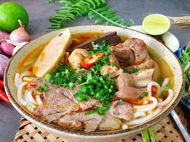 Du lịch Huế bạn đã thử hết những món ngon sau?- Ảnh 2. Du lịch Huế bạn đã thử hết những món ngon sau?- Ảnh 2.