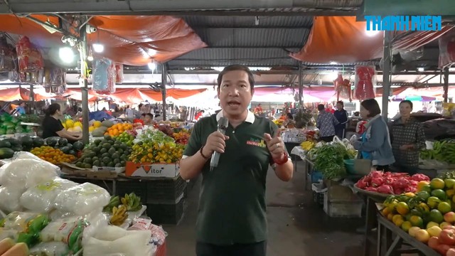 Quang Thắng đi chợ xã Hồng Thái Đông tìm trái cây đặc sản- Ảnh 1. Quang Thắng đi chợ xã Hồng Thái Đông tìm trái cây đặc sản- Ảnh 1.