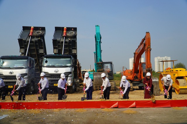 Khởi công khu tái định cư rộng 38 ha- Ảnh 1. Khởi công khu tái định cư rộng 38 ha- Ảnh 1.
