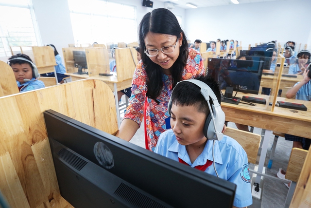Lương nhà giáo là một trong những vấn đề giáo dục được quan tâm từ nhiều năm qua và tiếp tục đặt ra trong năm 2024 ẢNH: NHẬT THỊNH Lương nhà giáo là một trong những vấn đề giáo dục được quan tâm từ nhiều năm qua và tiếp tục đặt ra trong năm 2024 ẢNH: NHẬT THỊNH