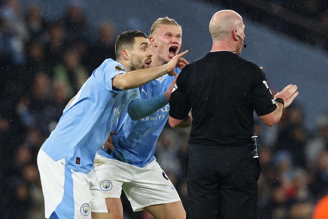 Haaland nổi giận với trọng tài sau trận Man City hòa Tottenham kịch tính - Ảnh 1.