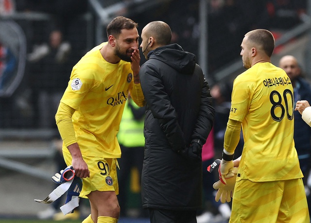 Donnarumma nhận thẻ đỏ vì phạm lỗi thô bạo, Mbappe vẫn tỏa sáng giúp PSG chiến thắng - Ảnh 2.